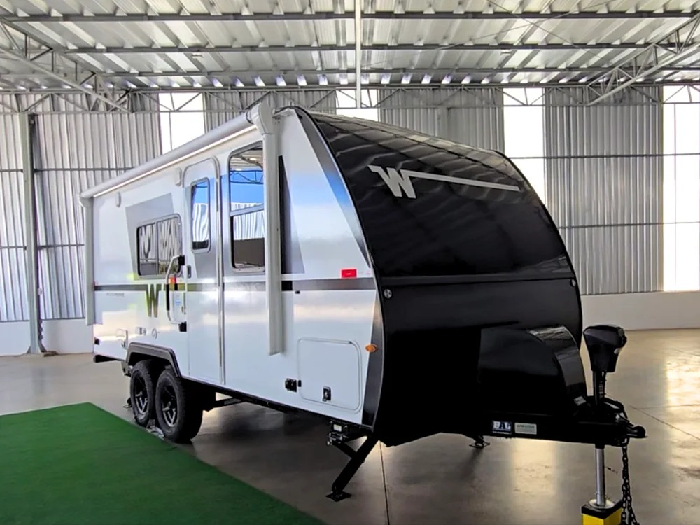 Winnebago 2108DS – 0km – 4 Pessoas — foto 1